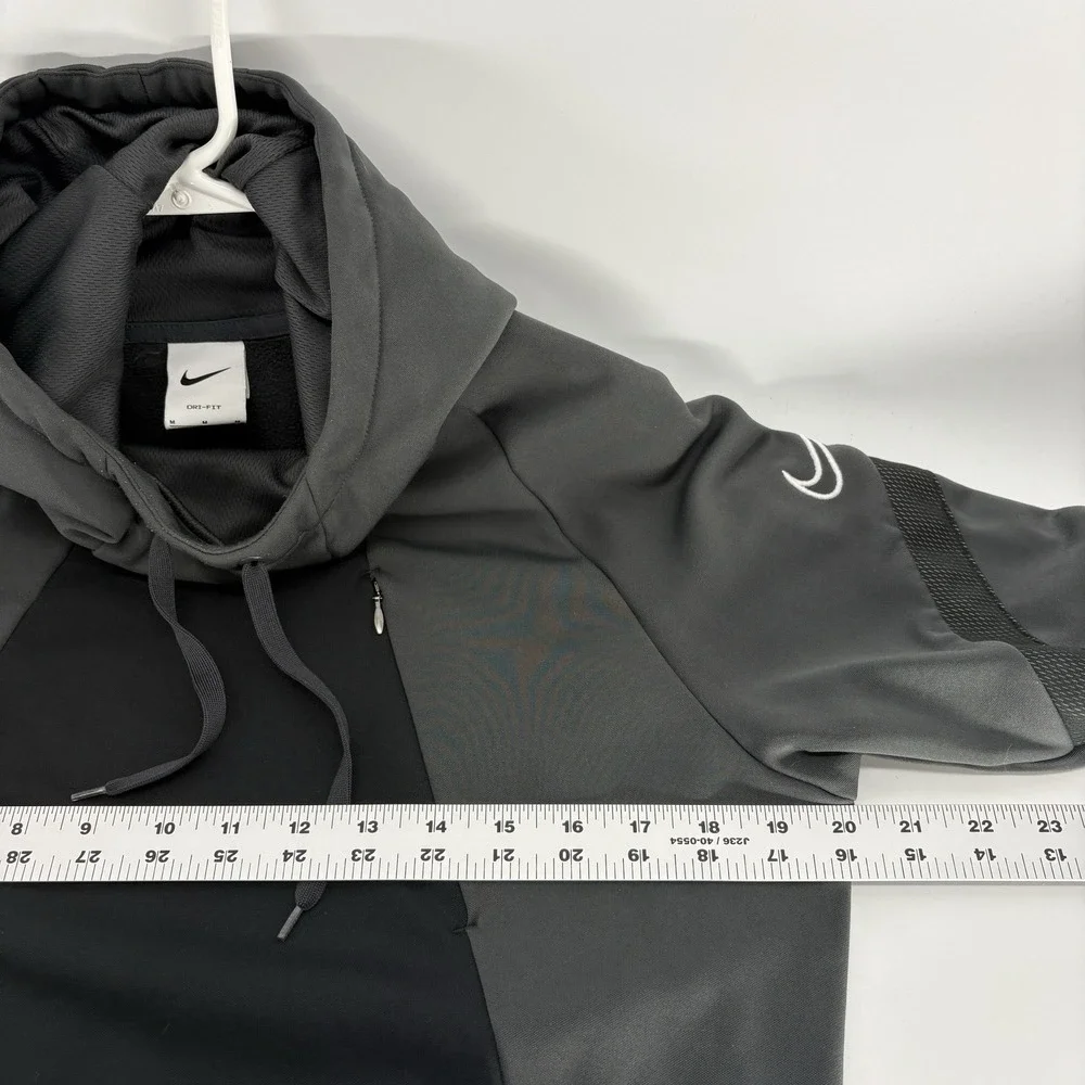Nike medium iconic designed